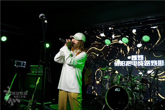 “闹的不错”Live House再造热爱 一场属于信院人的青春派对