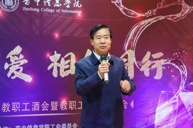校工会为教工举办“责任与爱 相伴同行”交流酒会暨教职工集体生日会