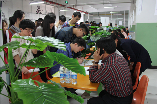 紧抓就业机会,再掀求职高潮——我院举办2015届毕业生夏季校园招聘会