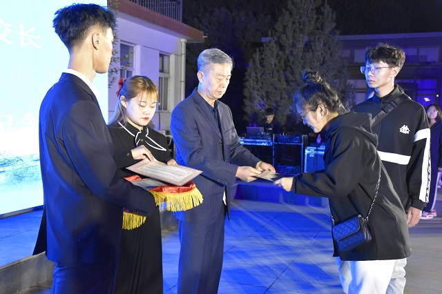花式开启新学年 八大院系隆重举行2020级学生开学典礼
