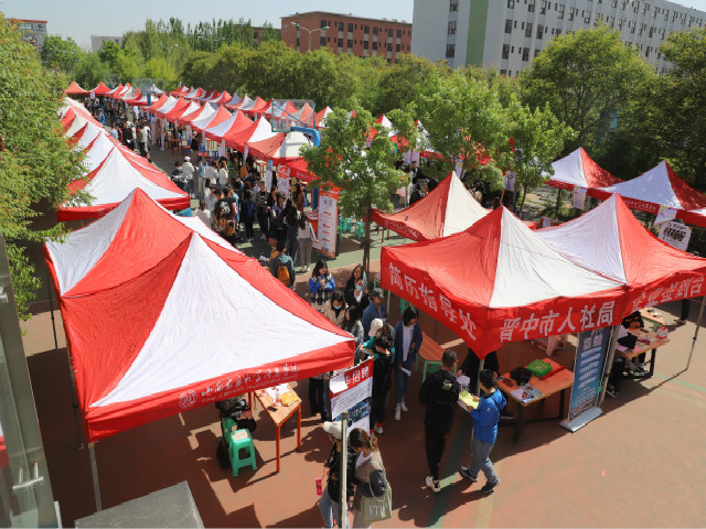 校园双选会 1200余名毕业生达成就业意向