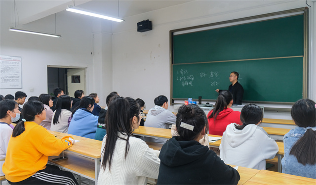我校连续7年开设新生研讨课、体验课 趣味潮课受学生热捧
