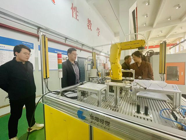宁波政企代表团来校开展校地企合作洽谈及专场校园招聘会