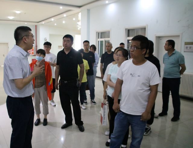 家长进校 携手共育 点赞智能工程学院“家长开放日”