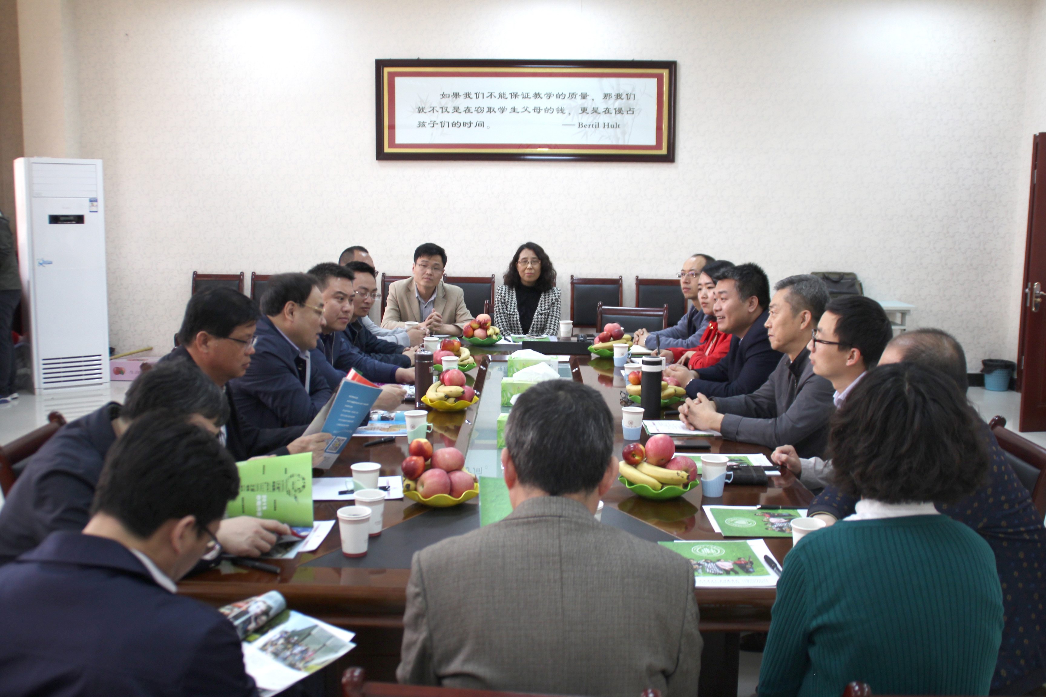 祁县县委副书记候文亮来我院调研“六权治本”动漫宣传手册出版编绘项目