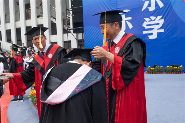 跃入人海 奔赴未来——我校隆重举办2023届学生毕业典礼暨学位授予仪式