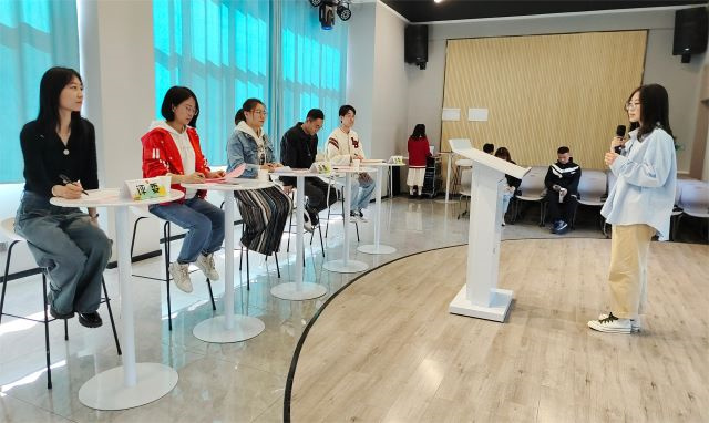 30名学生终极选拔Show 争夺德比游学Offer