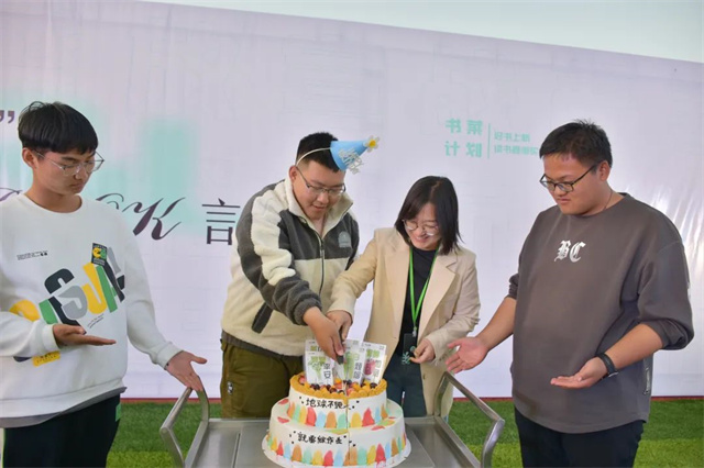 石宁:寻着光 感受四季藤蔓生长