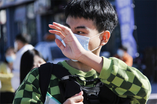 直击迎新现场!8000余名2022级萌新从信院奔向新征程