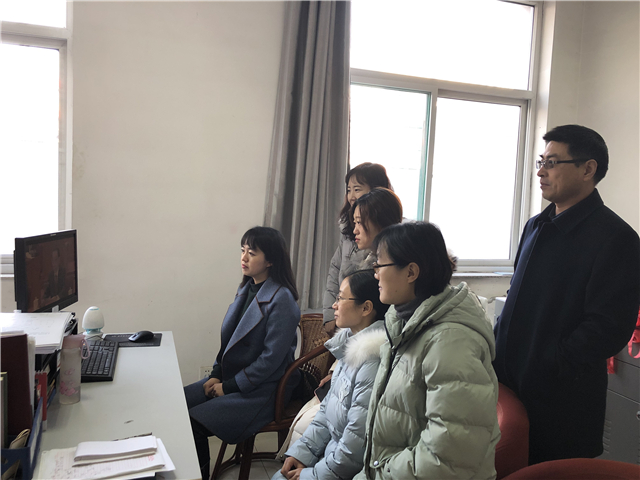 我校组织干部师生集中观看庆祝改革开放40周年大会盛况
