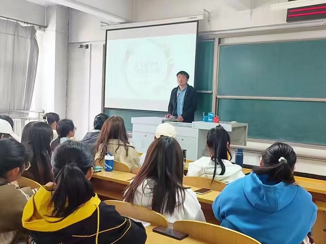 【我与信院的故事】王红权:用情育 用心管 用智引