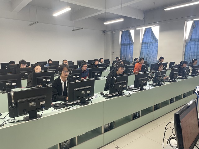 我校计算机辅助普通话水平测试顺利完成