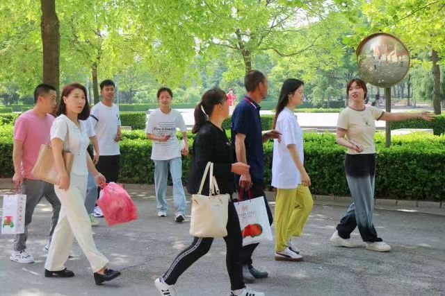 【家长开放日】商务英语学院簇拥家校联动同心圆 筑学生完满成长梦想