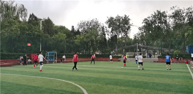 我校教工参加太谷第二届“聚乐杯”足球赛勇夺亚军