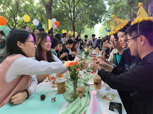 戴院徽 吹蜡烛 放河灯 书院味十足的第二届书院推介周系列活动喜迎“双节”