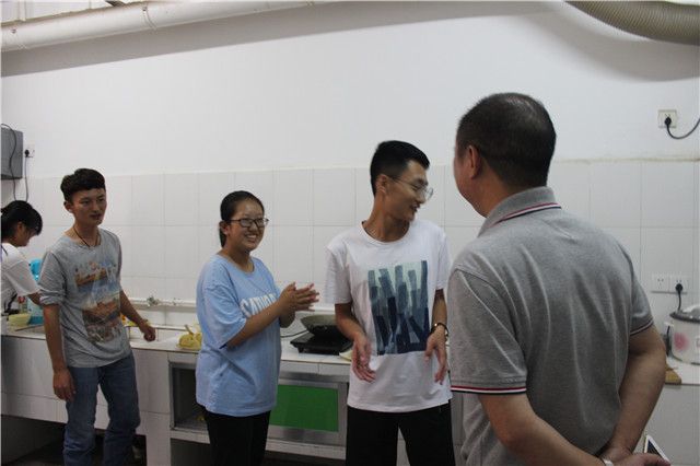 一路有您何所幸 我与书院共成长——记远景学院全宿共膳