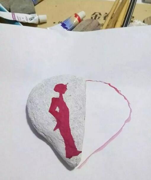 【校友传真】特岗教师王美英与她的石头画
