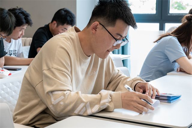 珍视生命,“救”在身边!我校开展应急救援培训活动