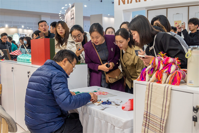 我校教职工代表参观2023黄河非遗大展