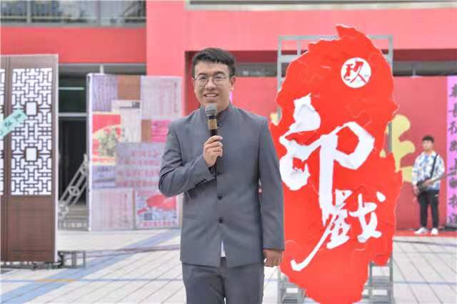 我校第九届“魅夜乌马河”校园戏剧节盛大开幕