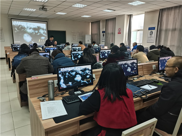 我校组织全体教师观看纪录片《为了和平》共同学习抗美援朝精神