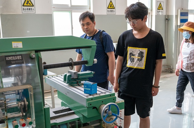 【家长开放日】智能工程学院家长代表齐聚校园携手共育 静待花开