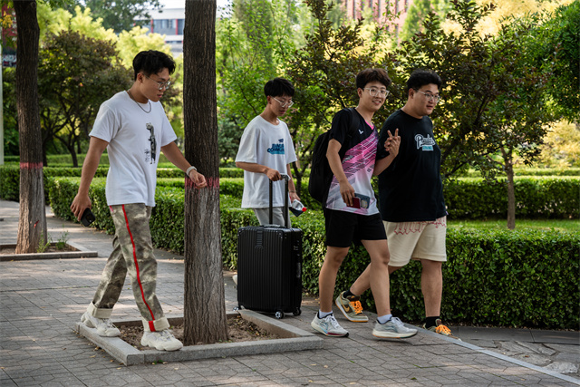 “信”心满满 待你归来——我校万余名学子返校迎接新学期