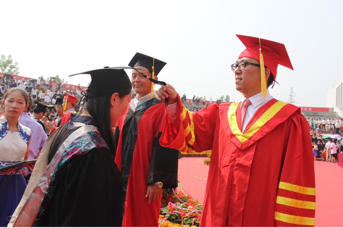 我校隆重举办2018届毕业典礼暨学位授予仪式