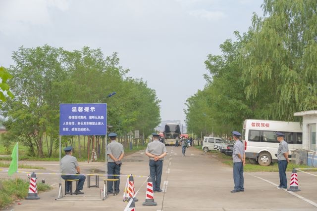 后勤保障部门以细致周到的服务让家长放心、学生暖心