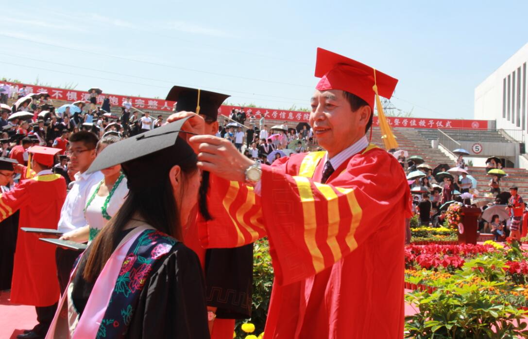 我院隆重举办2016届学生毕业典礼暨学位授予仪式