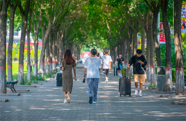 “信”心满满 待你归来——我校万余名学子返校迎接新学期