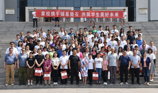 【家长开放月】学子四载青春梦 家校共谱成长曲——经济与管理学院开展2018年家长开放日活动