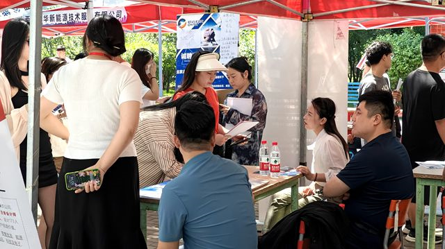 我校2023届毕业生离校专场双选会顺利举行