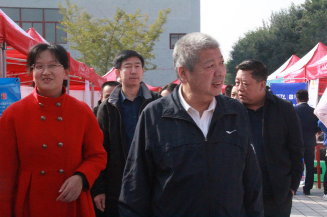 省教育厅学生处处长谭并科莅临我校调研指导工作