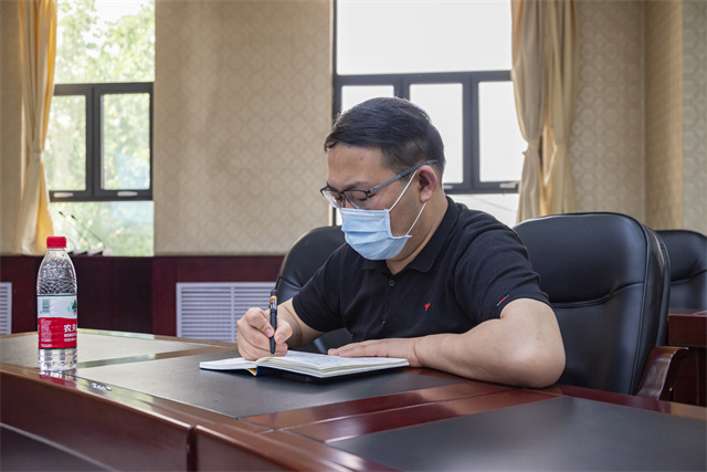 我校召开教育思想大讨论动员大会暨专家讲座