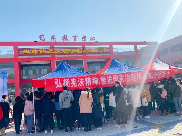 我校开展校园普法启动仪式暨普法宣传讲座
