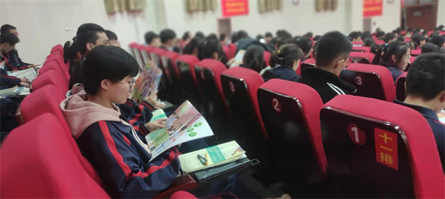我校走进介休市第一中学开展“职业生涯规划”公益讲座